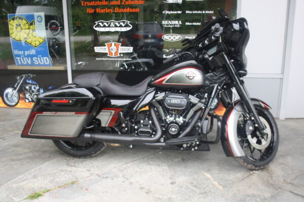 HARLEY-DAVIDSON Street Glide FLHXS 114