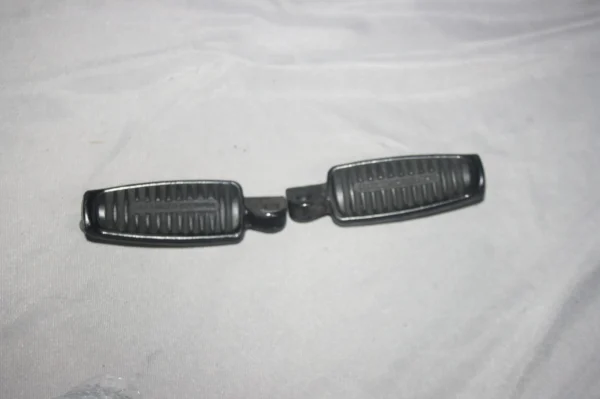 Harley Davidson ® Night Rod Fußraster vorne 1 Paar # 143
