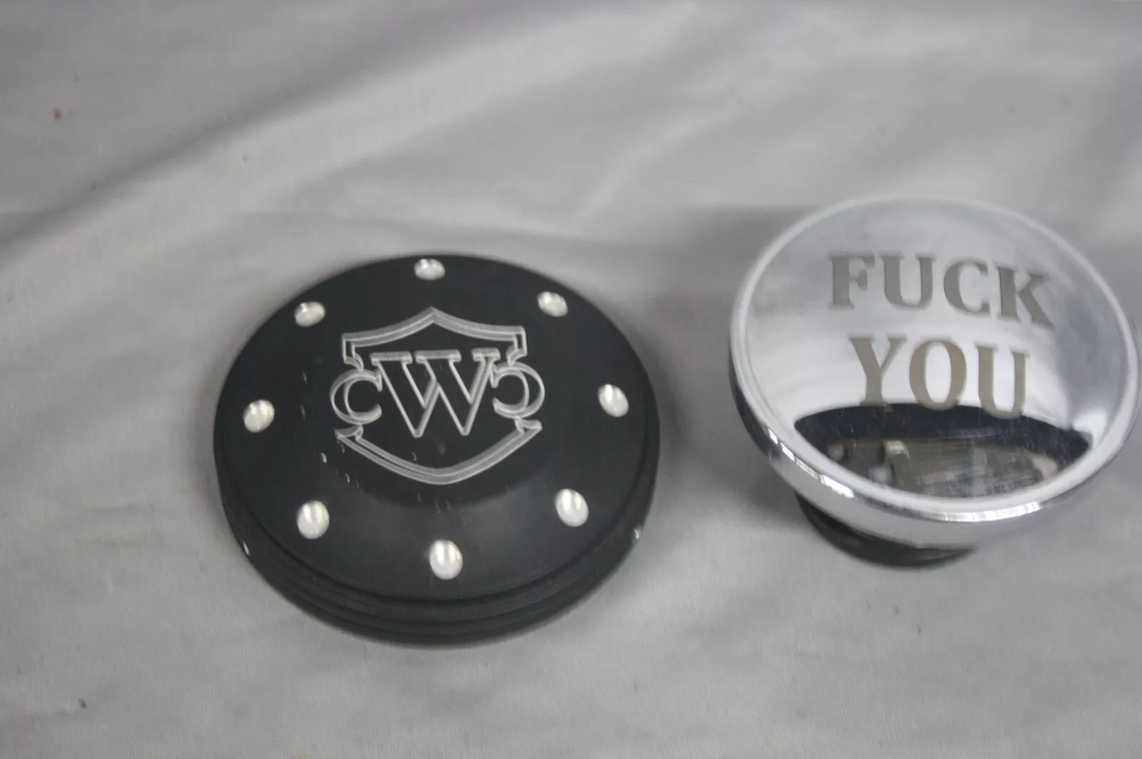 CNC Tankdeckel Cover für Harley Dyna Fat Bob, Street Bob, Wide Glide EVO + TC – Bild 2