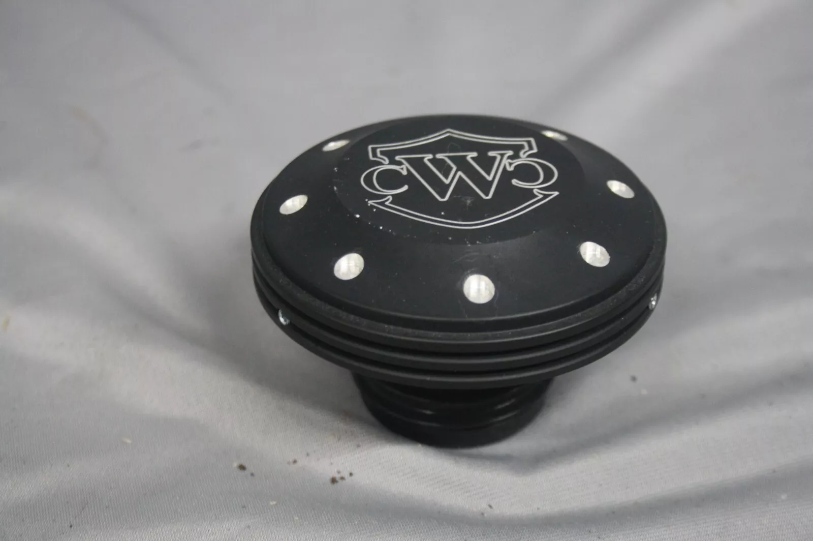 CNC Tankdeckel Cover für Harley Dyna Fat Bob, Street Bob, Wide Glide EVO + TC – Bild 5